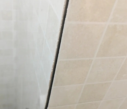 鞍山瓷砖空鼓维修公司分享阳台瓷砖脱落的修复过程可以分为以下几个步骤